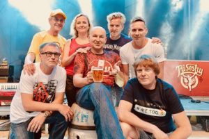 Skupina Tři sestry vydáva po viac ako troch rokoch nový radový album. Nazvala ho !Svobodu ředkvičkám!. Kapely