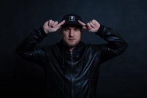 Lukáš Adamec sa na koncertoch TANCUJ MI predstaví s Táslerom, Kandráčom aj Nikolete Drummer. Hudba