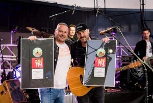 IMT Smile rozbehli koncertnú sezónu, a pridávajú letný singel PEACEFUL VILLAGE Kapely