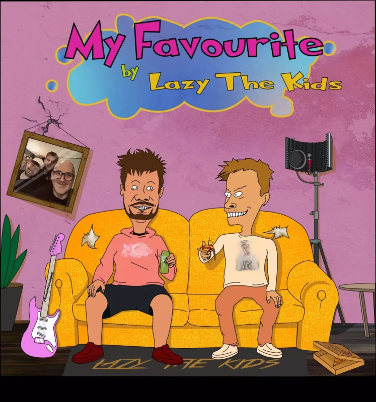 Obal albumu „My Favourite“ od Lazy The Kids je animovaný a zobrazujúci dvoch kreslených chlapcov sediacich na oranžovej pohovke v izbe s ružovými stenami. Na obale je ružová gitara, krabica pizze, rastlina, svetelný reflektor a zarámovaná fotografia na stene. V hornej časti je farebný nápis s názvom albumu v bublinovom štýle, ktorý pôsobí hravo a neformálne. Celkový vizuál je pestrý, zábavný a mladistvý.