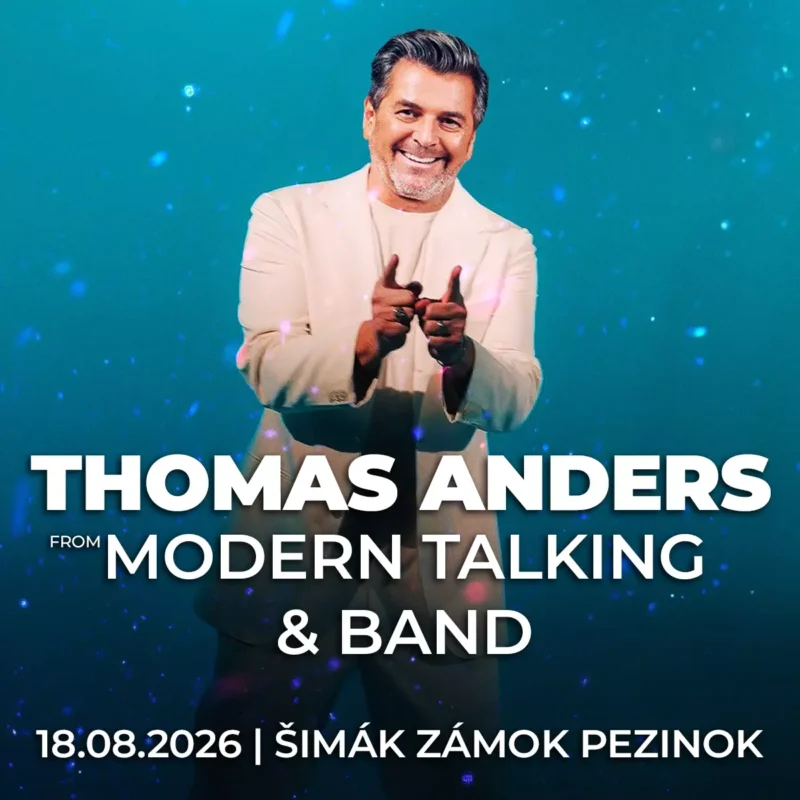 Usmievavý muž v bielom obleku pózuje s prstovými zbraňami na modrom trblietavom pozadí. Text: „Thomas Anders z Modern Talking & Band“, dátum a miesto podujatia.