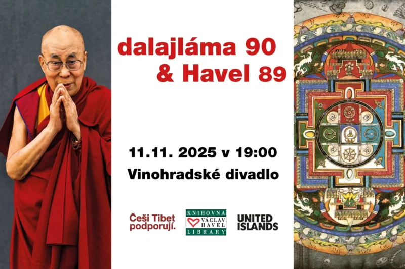 Obrázok zobrazuje propagačný plagát s usmievavým mníchom v tradičnom rúchu vľavo, farebnou mandalou vpravo a podrobnosťami o podujatí v strede: „Dalajláma 90 & Havel 89, 11.11.2025, 19:00, Vinohradské divadlo.“ Logá nižšie.