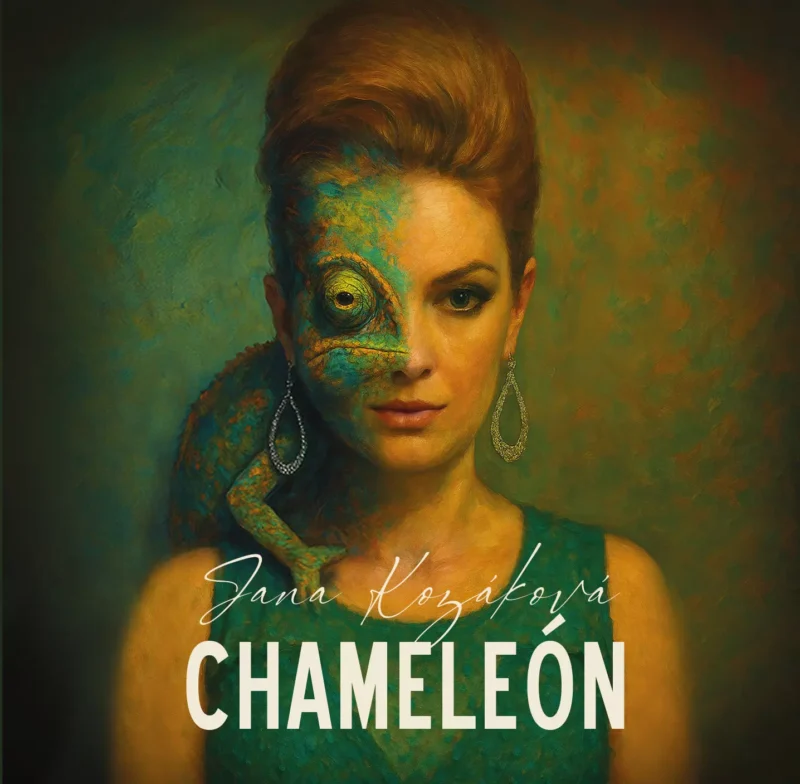 Ženská tvár sa spája s tvárou chameleóna, čím vytvára surrealistický efekt. Na textúrovanom zeleno-hnedom pozadí nosí elegantné náušnice. Nápis znie „Chameleon“.
