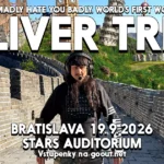 Koncertný plagát Olivera Treeho s názvom a dátumom jeho turné v Bratislave, zasadený do obrázka historického múru a malebného horského pozadia.