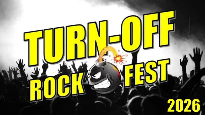 Žltý nápis „TURN-OFF ROCK FEST 2026“ s kreslenou bombou na čiernobielom pozadí davu koncertu so zdvihnutými rukami, ktorý vytvára energickú atmosféru.