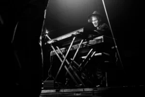 Klavirista a skladateľ Valér Miko vydáva nový album Continuum. Organický prúd hudby pokrstí naživo v Bratislave Hudba