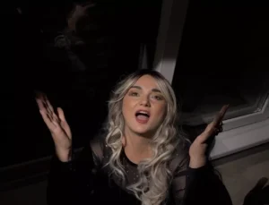 Ženy, pozeráte sa rady do zrkadla? Novinka „STRATENÁ“ od speváčky ZANA je silnou hymnou o hľadaní sebalásky Hudba