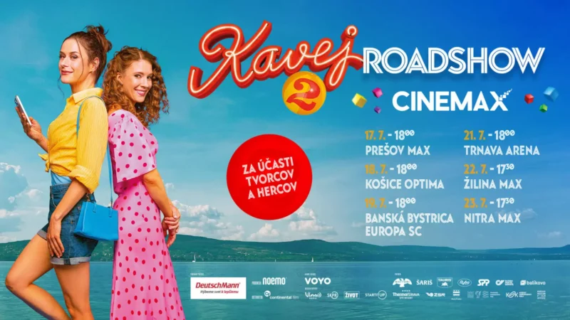 Dve usmievavé ženy stoja chrbtom k sebe na pozadí jasne modrej oblohy. Text propaguje „Kavej 2 Roadshow“ s dátumami a miestami podujatí Cinemax.