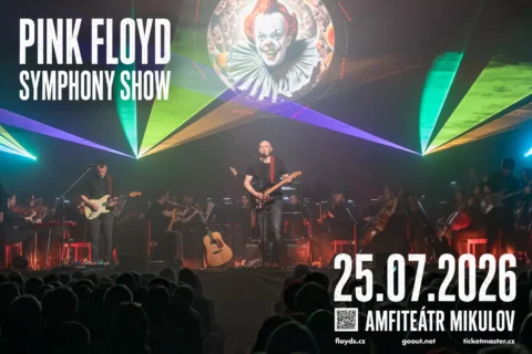 Reklama na koncert Pink Floyd Symphony 25. júla 2026 v Amfiteátri Mikulov. Na pódiu hrá veľká kapela a orchester s farebnými svetlami a obrázkom klauna nad ním.