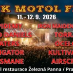 Alternatívny text: „Plagát Rock Motol Festu 2026 so zostavou kapely a podrobnosťami o festivale. Dav sa zhromažďuje pod svetlami pódia. Podujatie v Železnej Panne v Prahe, 11. – 12. septembra.“