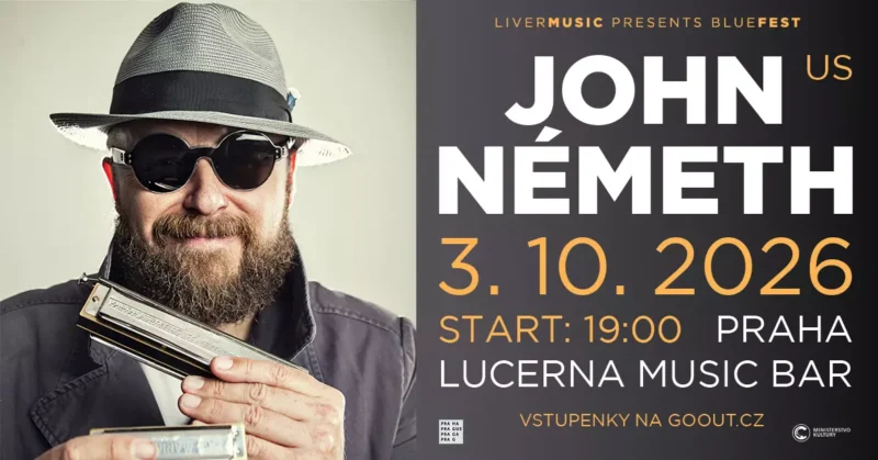 Plagát na bluesový koncert Johna Németha: bradatý hudebník v klobouku typu fedora a slnečných okuliaroch drží ústnu harmoniku; štýlový a energický koncert v Prahe, 3. októbra 2026 o 19:00.