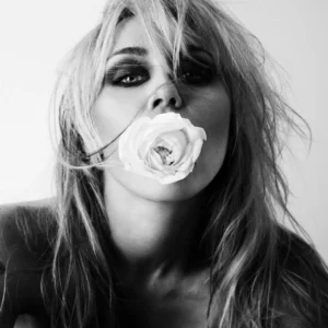 Miley Cyrus vydala nový singel a oznámila album Bass Persuades Zahraničné