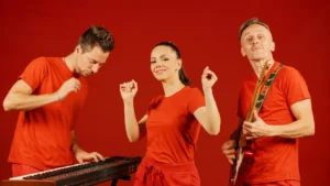 Pesnička, ktorá sa im prisnila napokon priniesla nečakaný zvrat. Košické produkčné trio KISS MY EX! vydáva dance popový singel Your Touch Kapely